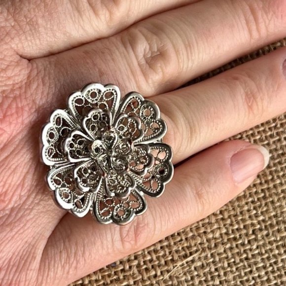 🟣 (2/$12) Fun silver stretch flower ring - One Size - Picture 9 of 13